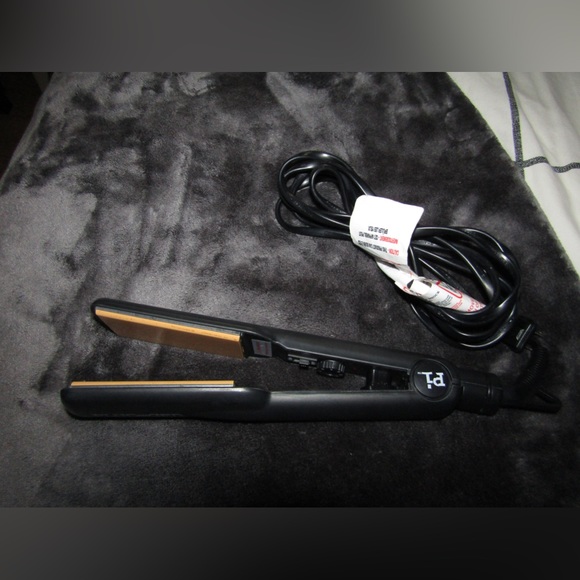 Hair Straightener - Picture 2 of 3
